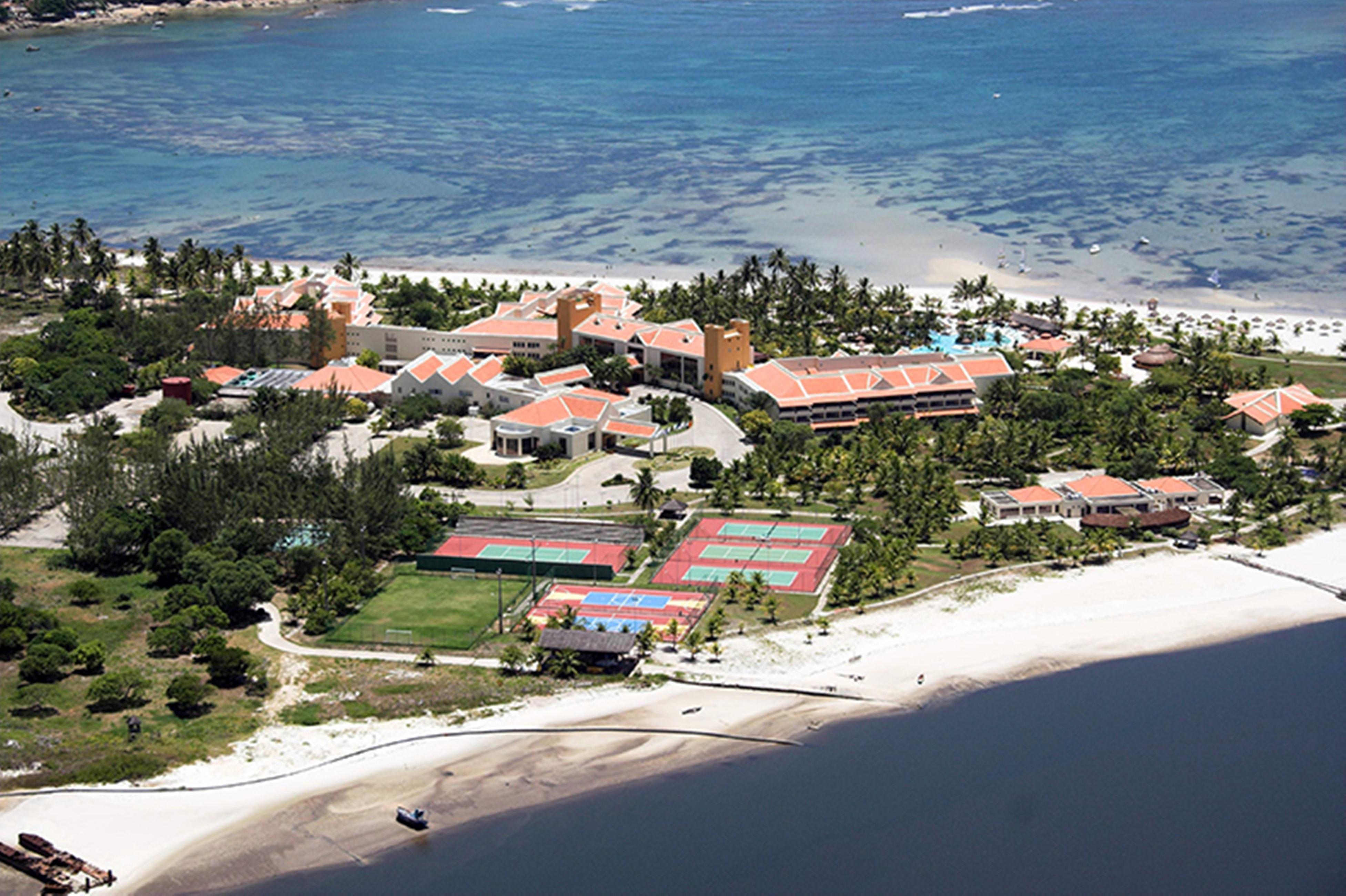 Vila Galé Eco Resort do Cabo - All Inclusive Cabo de Santo Agostinho Extérieur photo Aerial view of the resort